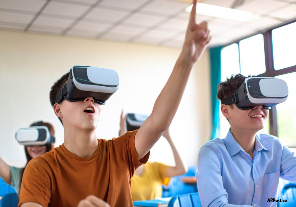 Life in the World of Virtual Educators